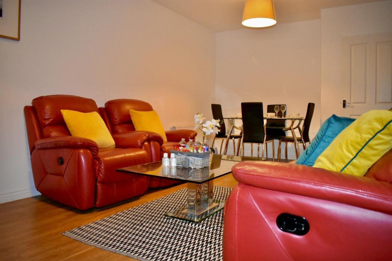 Classy Campbell Park Apartment, Balcony & Free Parking มิลตันคีนส์ ภายนอก รูปภาพ