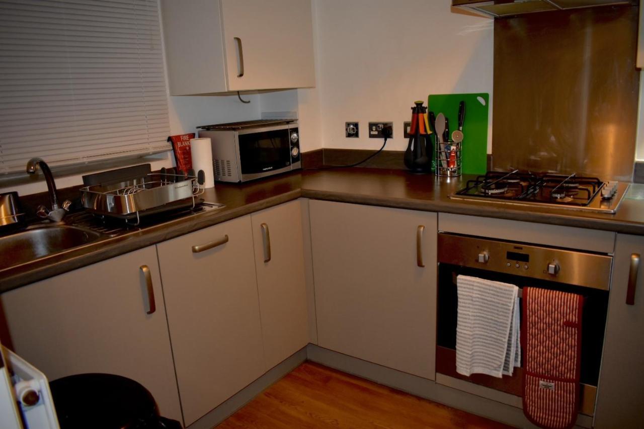 Classy Campbell Park Apartment, Balcony & Free Parking มิลตันคีนส์ ภายนอก รูปภาพ