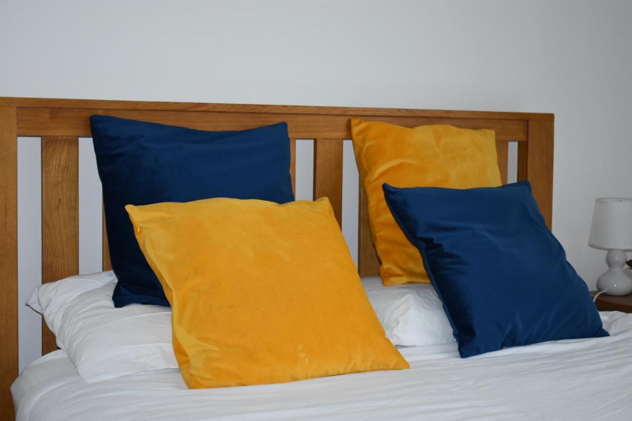 Classy Campbell Park Apartment, Balcony & Free Parking มิลตันคีนส์ ภายนอก รูปภาพ